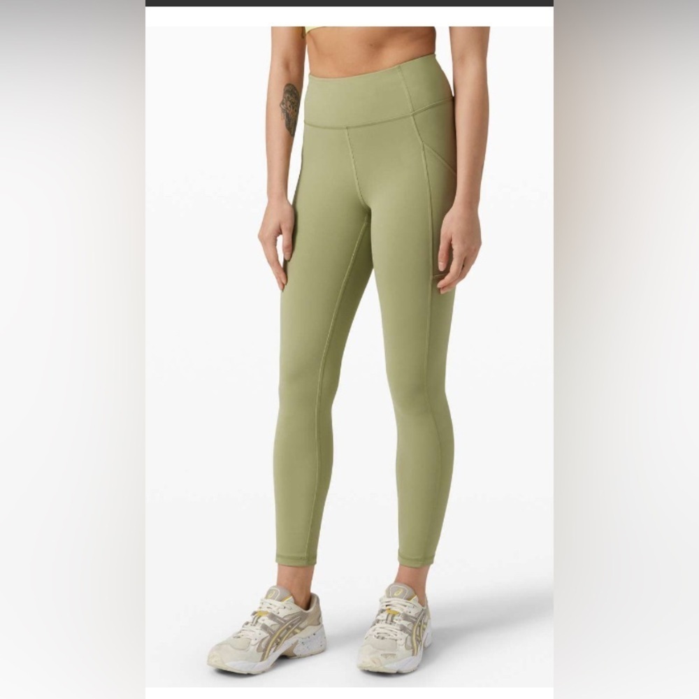 Lululemon Invigorate High-Rise Tight 25"
Vista Green size 4 nwot